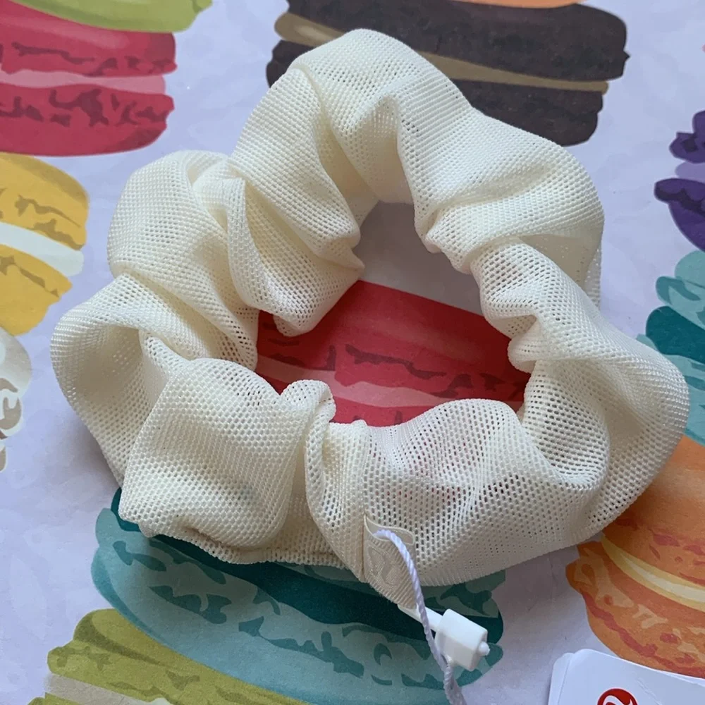 Lululemon Uplifting Scrunchie Almond Creamy Off-white Mesh NWT Hair tie